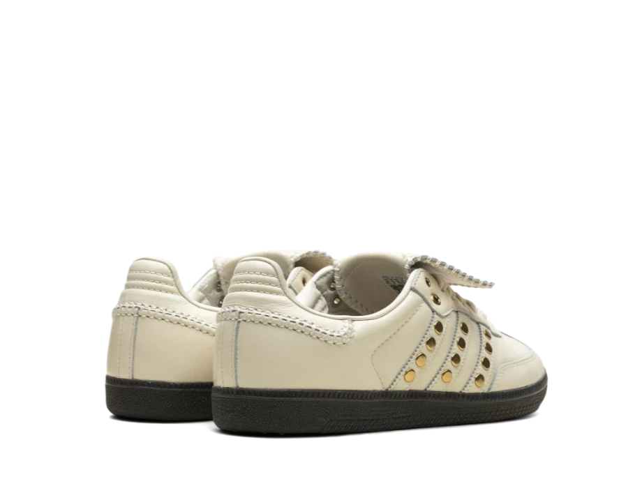 Zapatillas Bajas con Tachuelas Doradas - Crema